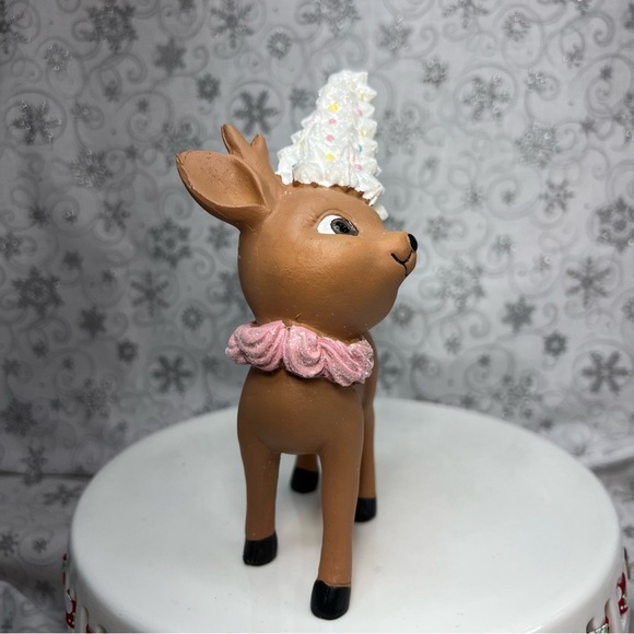 Kitschy Retro Vintage Inspired Sweet Treat Reindeer w/ White Frosting Hat - Picture 11 of 12
